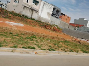 132,30 m (6.30 de frente)
